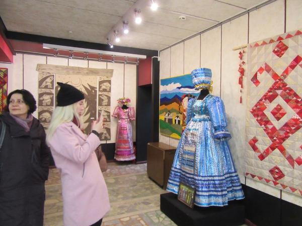 В уфимской галерее «Урал»  открылась выставка лоскутного шитья «Корама туй»