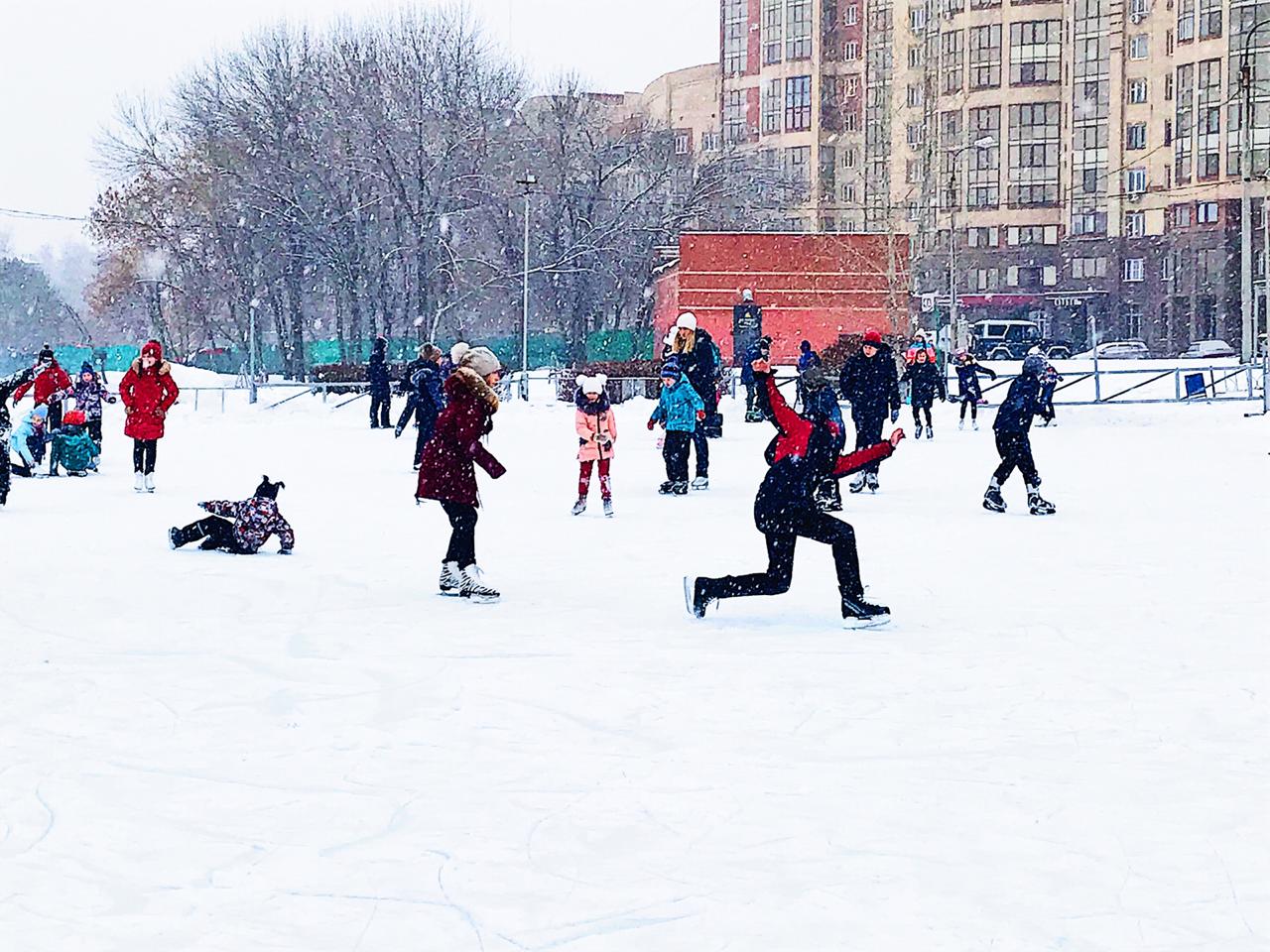 Парк "Первомайский" обновил инвентарь для зимнего спорта
