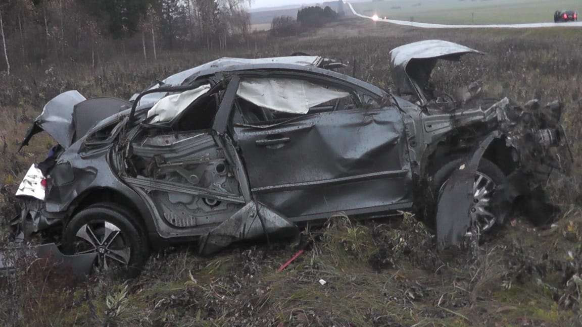 В Башкортостане скончались водитель и пассажир, перевернувшись в авто 