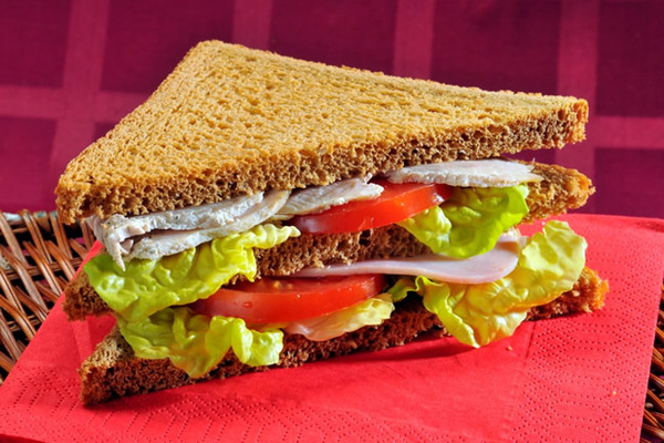 Сэндвич, и с чем его едят