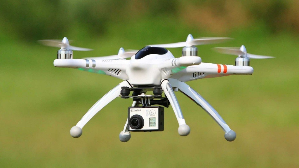 Learning-to-Fly-a-Drone-1440x810.jpg