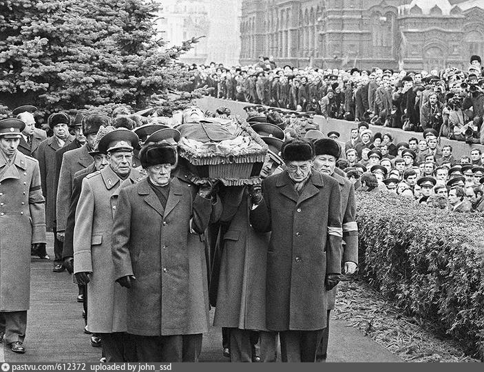 На похоронах Леонида Брежнева.jpg