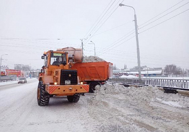 На улицы Уфы вышли более 200 снегоуборочных машин