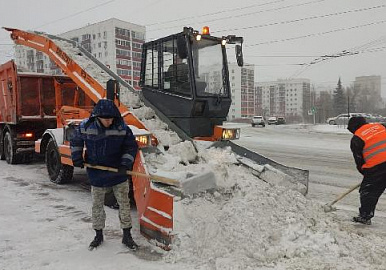 На дороги Уфы вышло более 190 единиц снегоуборочной техники