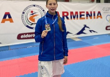 Каратистка из Башкирии завоевала "серебро" на турнире в Ереване
