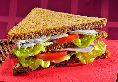Сэндвич, и с чем его едят