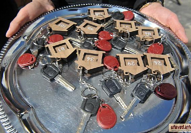 В Уфе 10 детей-сирот получили ключи от новых квартир