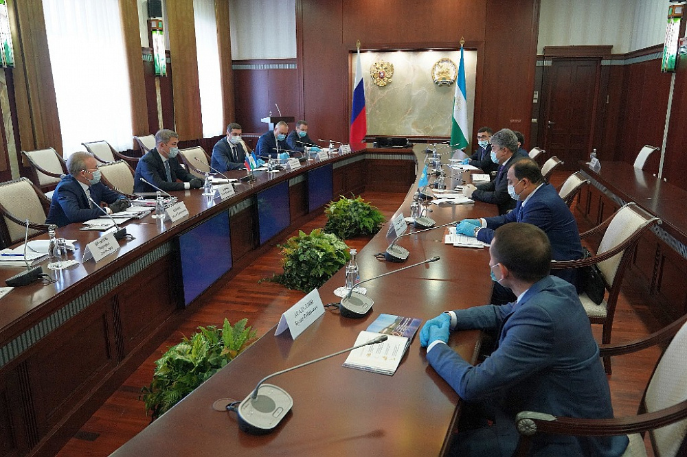 Радий Хабиров обсудил сотрудничество с послом Казахстана в России Ермеком Кошербаевым