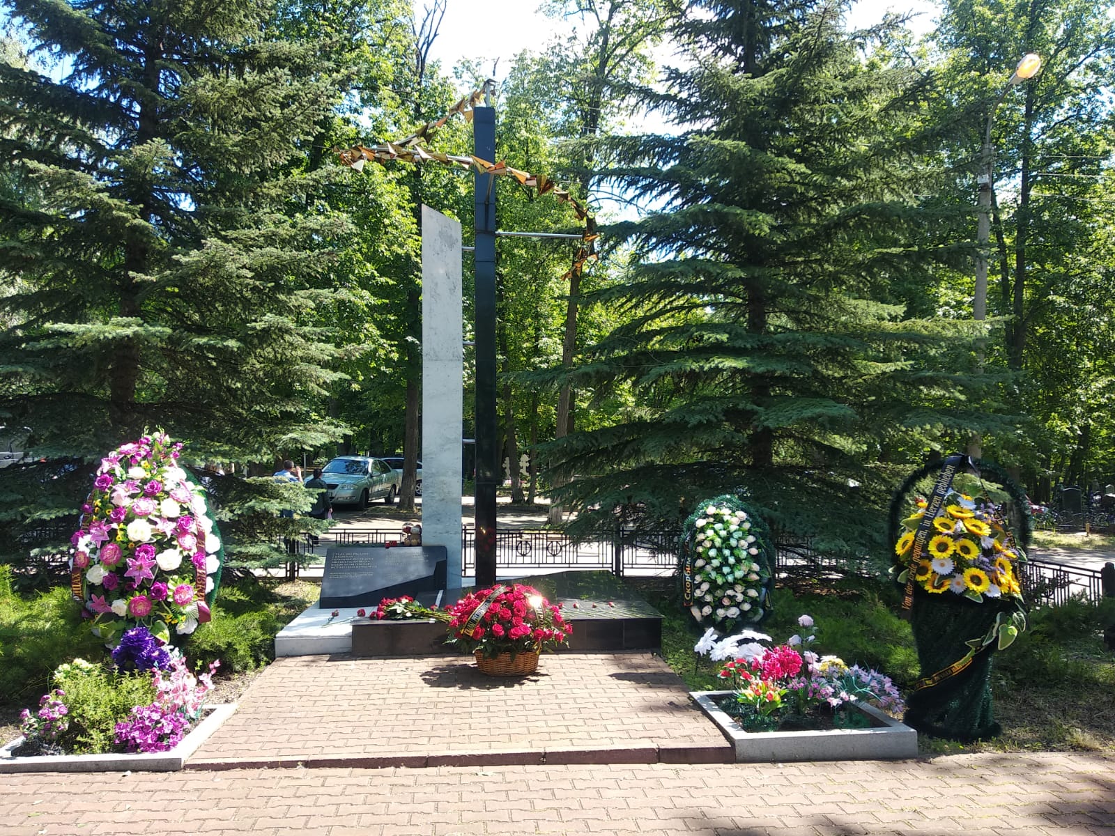 В Уфе на Южном кладбище почтили память жертв авиакатастрофы над Боденским озером