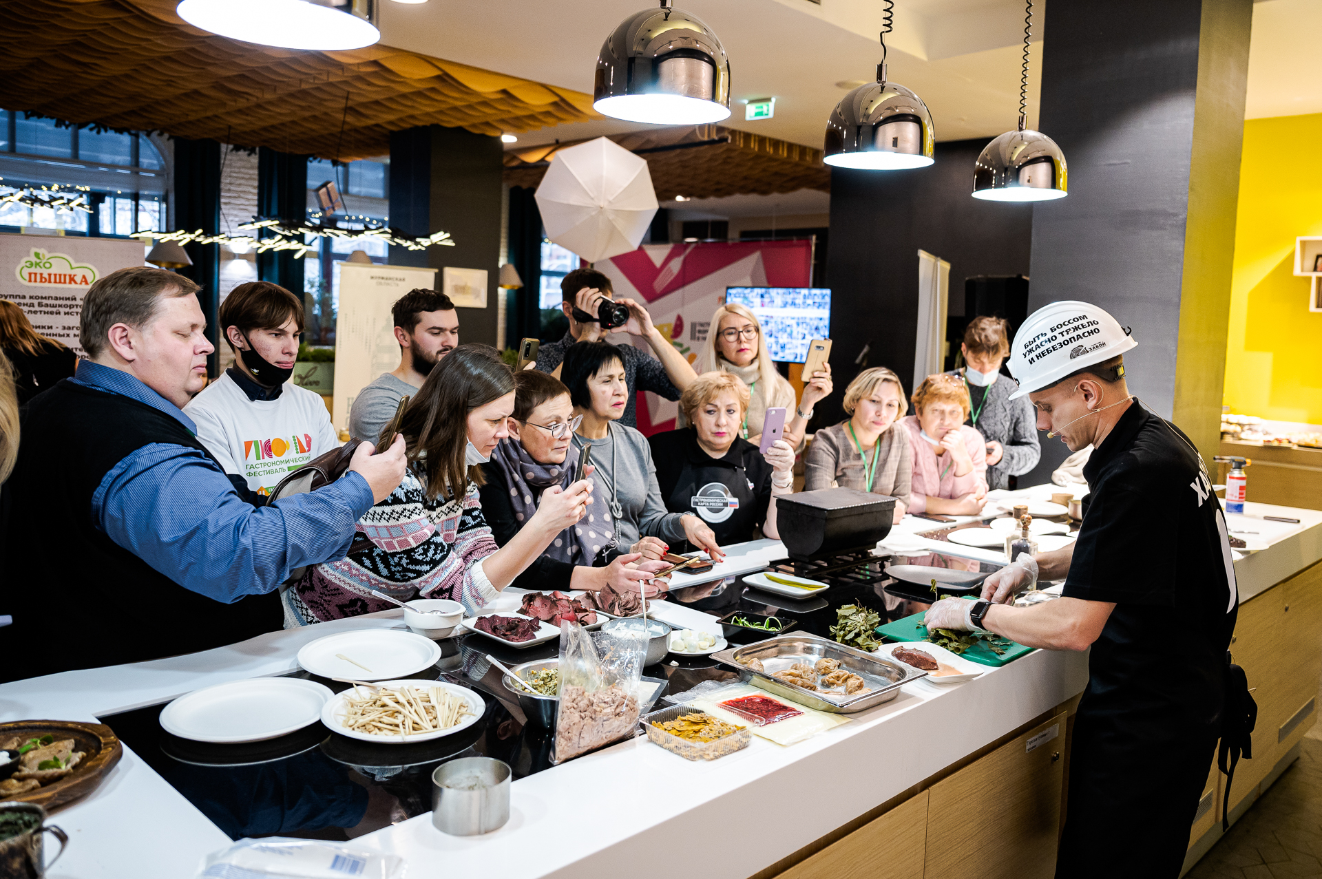 На 5-часовом кулинарном марафоне в Уфе приготовили более 100 блюд кухни народов России