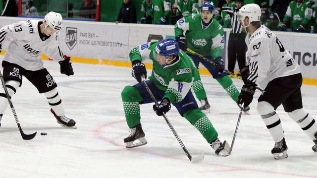 Нефтекамский "Торос" провел два матча в новом сезоне ВХЛ