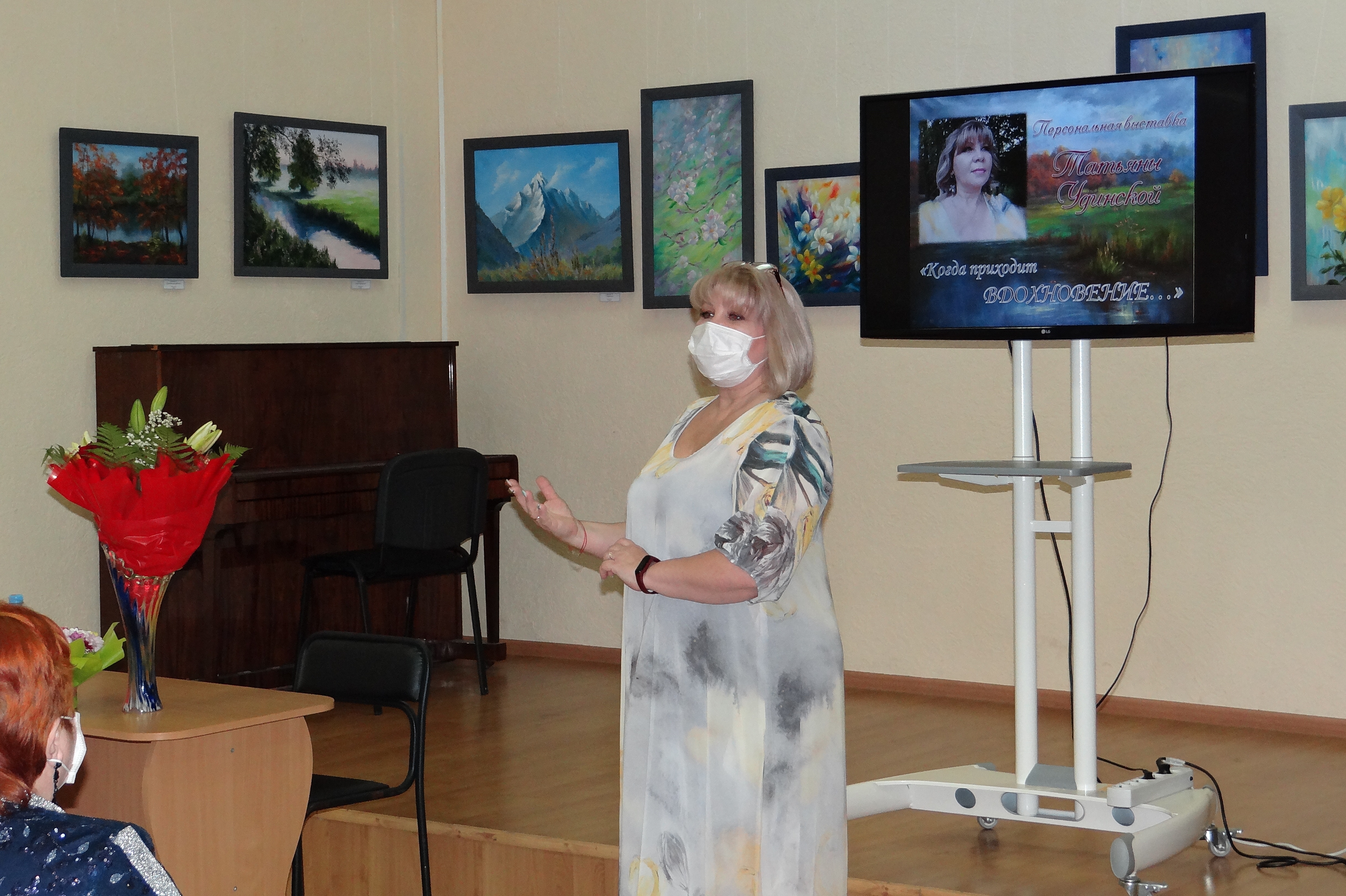 В Центральной городской библиотеке состоялось открытие выставки Татьяны Удинской