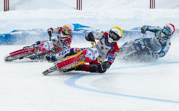 В Уфе завершились командные соревнования мотогонщиков на льду