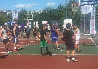 На Кашкадане соревнования по стритболу начались в 10 утра.