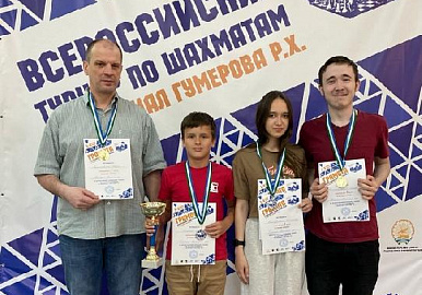 Мемориал Гумерова завершился турниром команд по быстрым шахматам