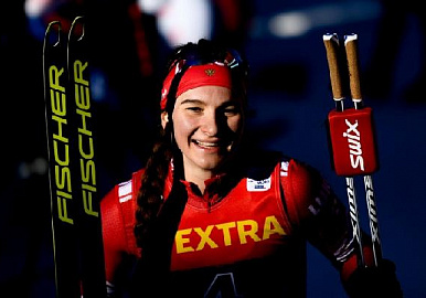 Наталья Непряева стала второй в гонке на 10 км на кубке мира по лыжам