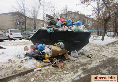 В центре Уфы образовалась свалка мусора