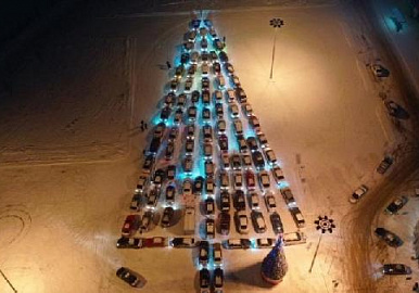 Уфимские водители приняли участие в новогоднем флешмобе